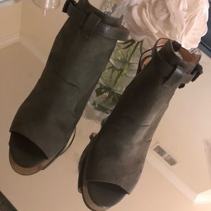 Green suede ankle boots NWT